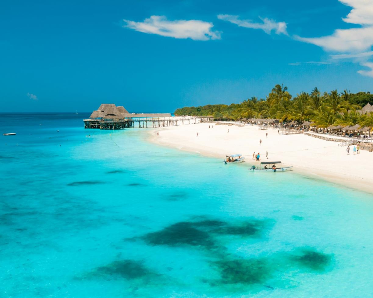 Zanzibar. Ceny w Kendwie 2025/26: Ile kosztuje obiad na plaży, drink i wycieczka?
