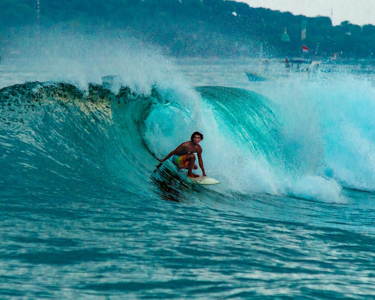 Indonezja. Surfing dla początkujących w Kucie: Najlepsze szkółki i porady