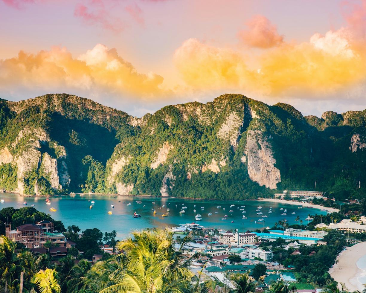 Wycieczka na wyspy Phi Phi z Phuket: Jak zorganizować i co zobaczyć?