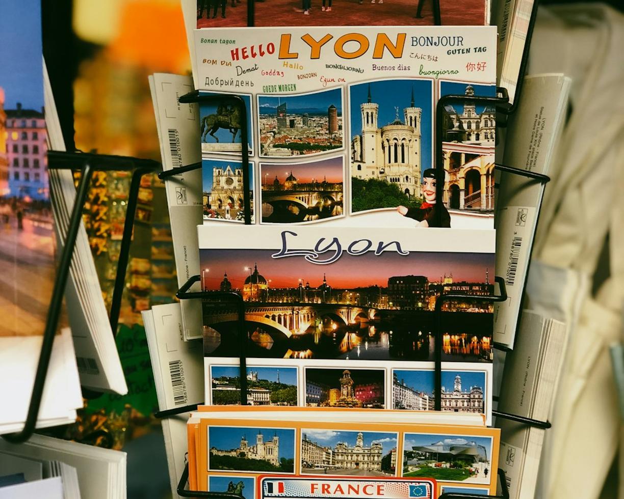 Ceny w Lyonie 2025/26: Ile kosztuje obiad w 'bouchon', bilet na metro i wino?