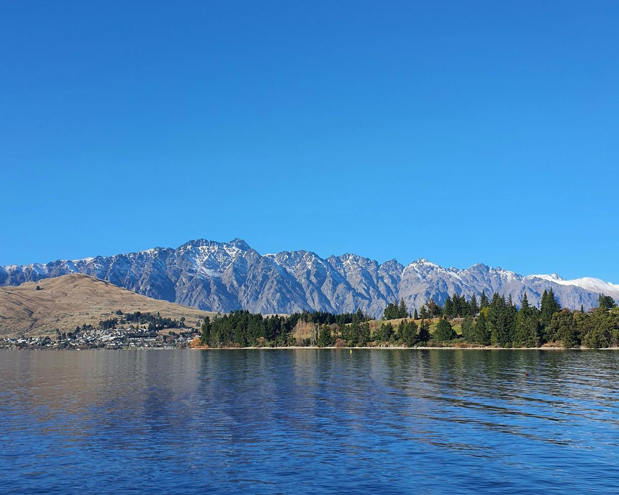 Nowa Zelandia. Skok w otchłań i lot nad górami: Przewodnik po najbardziej ekstremalnych atrakcjach Queenstown.