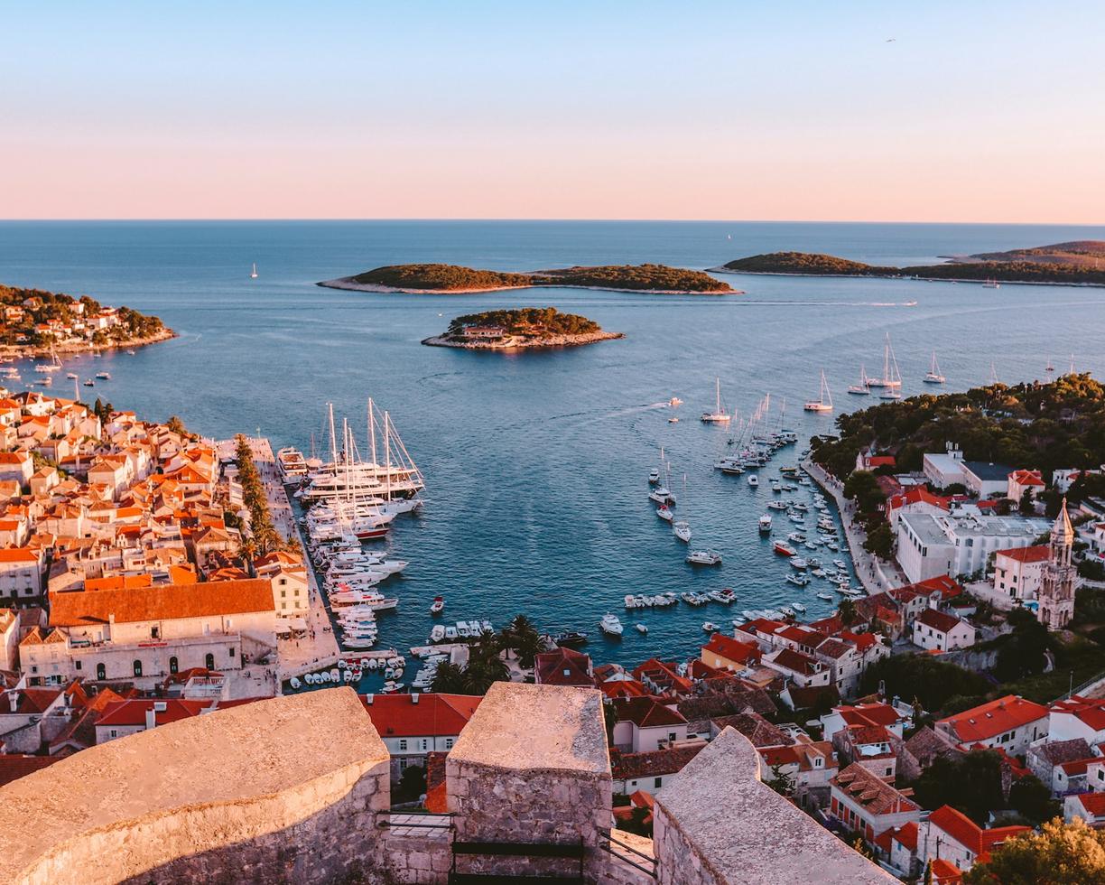 Chorwacja. Co zwiedzić w Makarskiej i okolicach? Park Biokovo, Omiš i wyspy Hvar i Brač