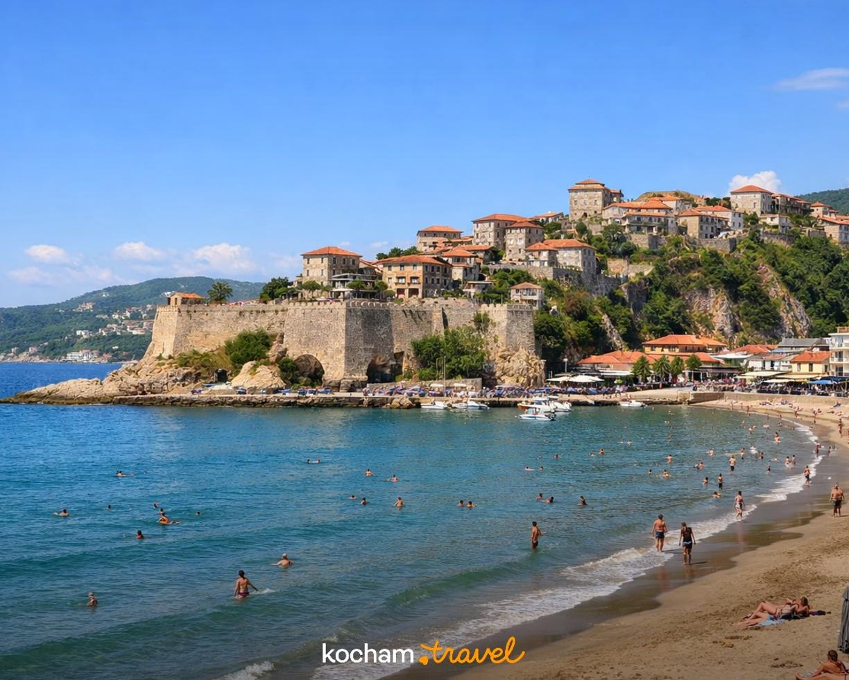 Ilustracja do tematu: Ulcinj: jak dojechać i gdzie spać — przejrzysty plan?
