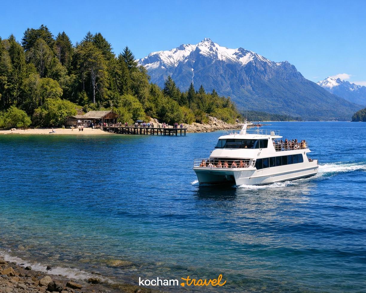 Ilustracja do tematu: Argentyna. Ceny rejsów po jeziorze Nahuel Huapi w Bariloche – ile kosztuje wycieczka statkiem na wyspę Victoria?
