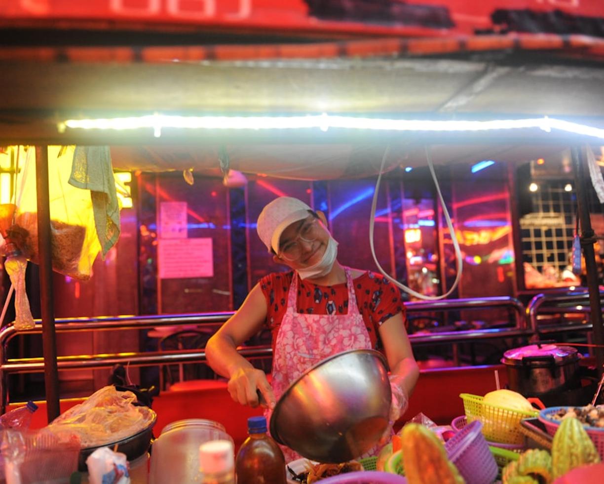 Ceny w Hanoi 2025/26: Ile kosztuje zupa pho, kawa z jajkiem i bilet do Teatru Lalek na Wodzie?