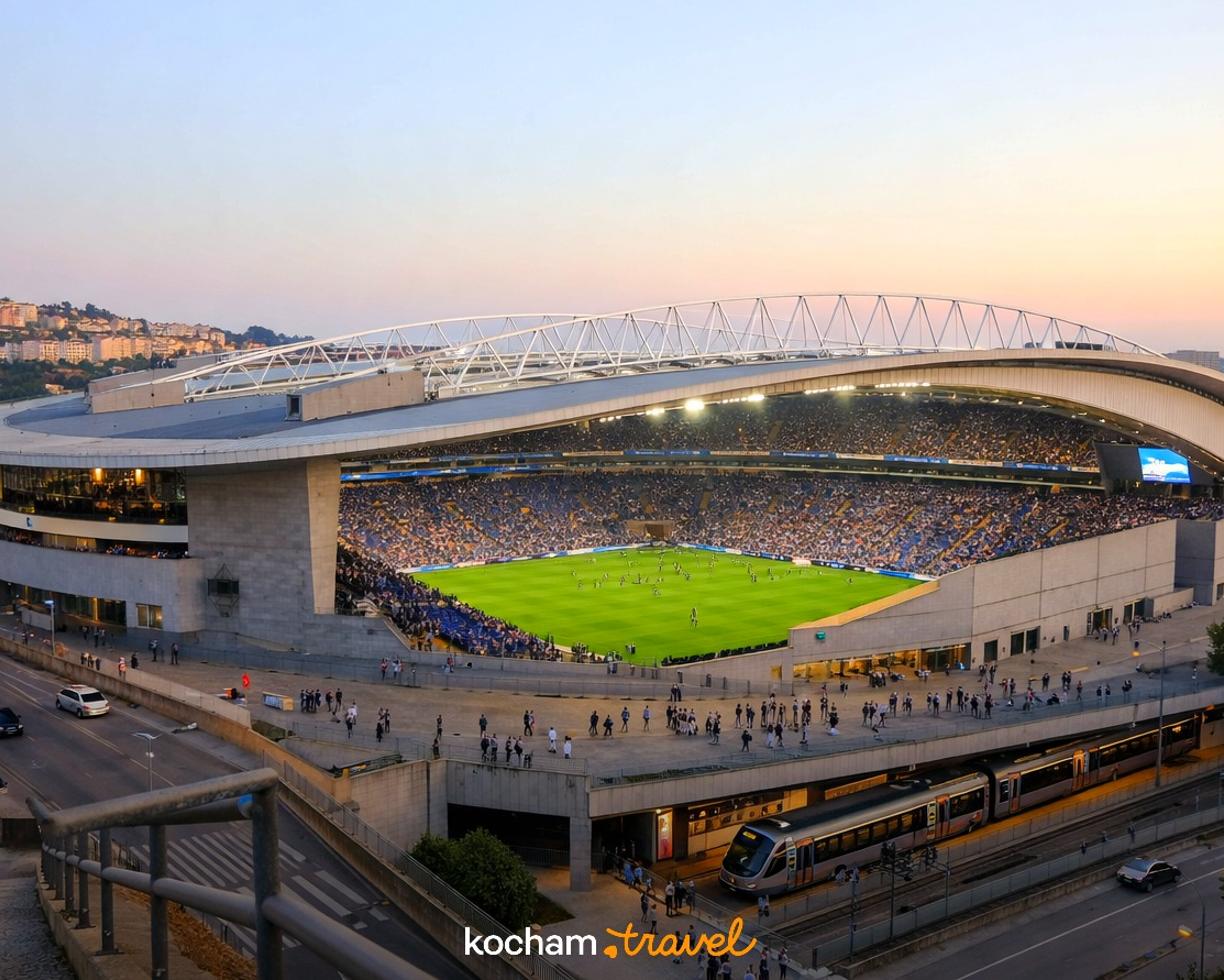 Ilustracja do tematu: Portugalia. Jak samemu zorganizować wyjazd na mecz FC Porto? Bilety na Estádio do Dragão i lokalna logistyka.
