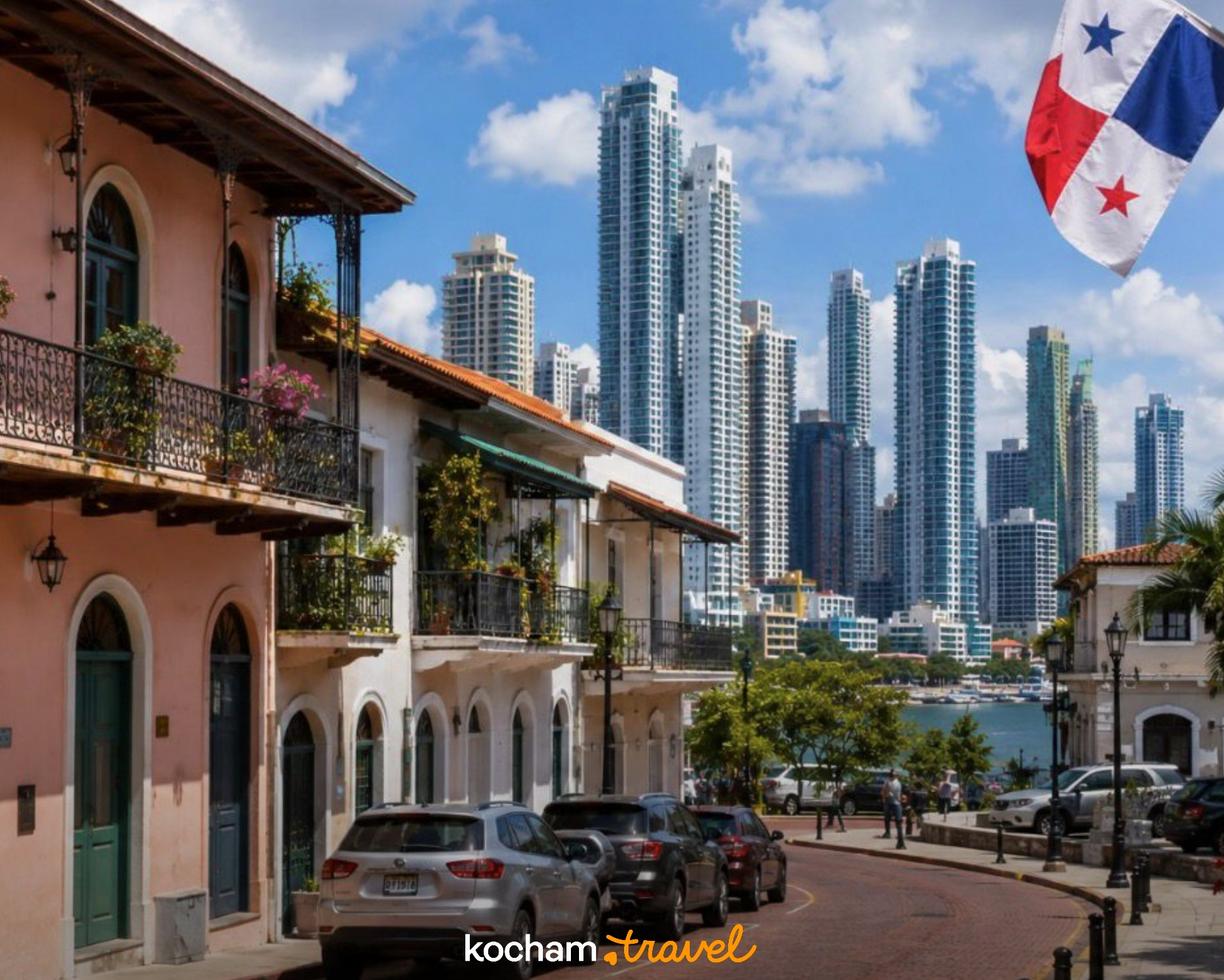 Casco Antiguo w Panamie: zabytkowe budynki i nowoczesne drapacze chmur.