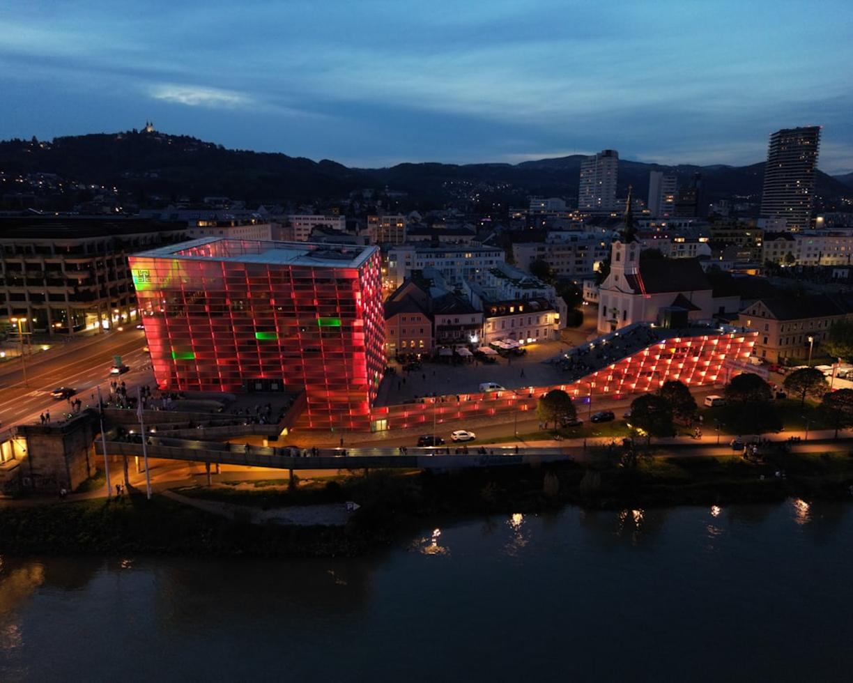 Linz z dziećmi: Ars Electronica Center, Grottenbahn i inne atrakcje