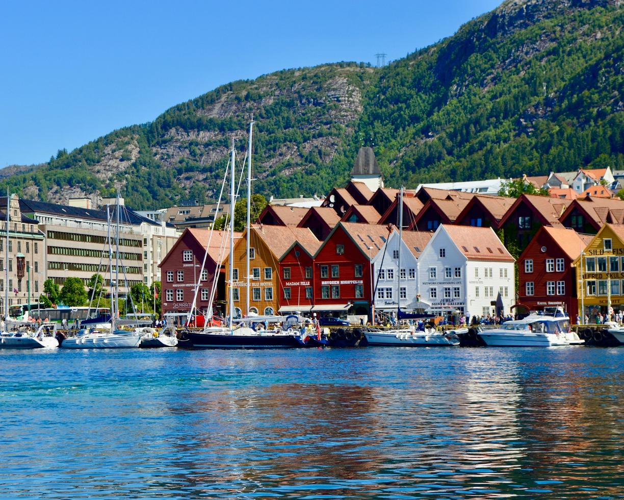 Norwegia. Ceny w Bergen 2025/26: Ile kosztuje wjazd na Fløyen, zupa rybna i piwo?