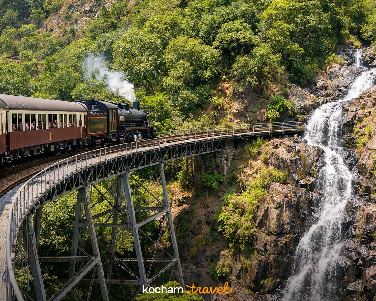 Ilustracja do tematu: Gdzie samolotem na urlop: Przejazd zabytkowym pociągiem Kuranda Scenic Railway z australijskiego Cairns