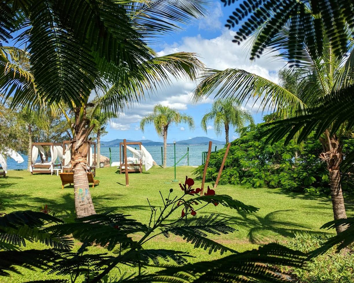 Wypoczynek na Beau Vallon: Co robić poza plażowaniem?