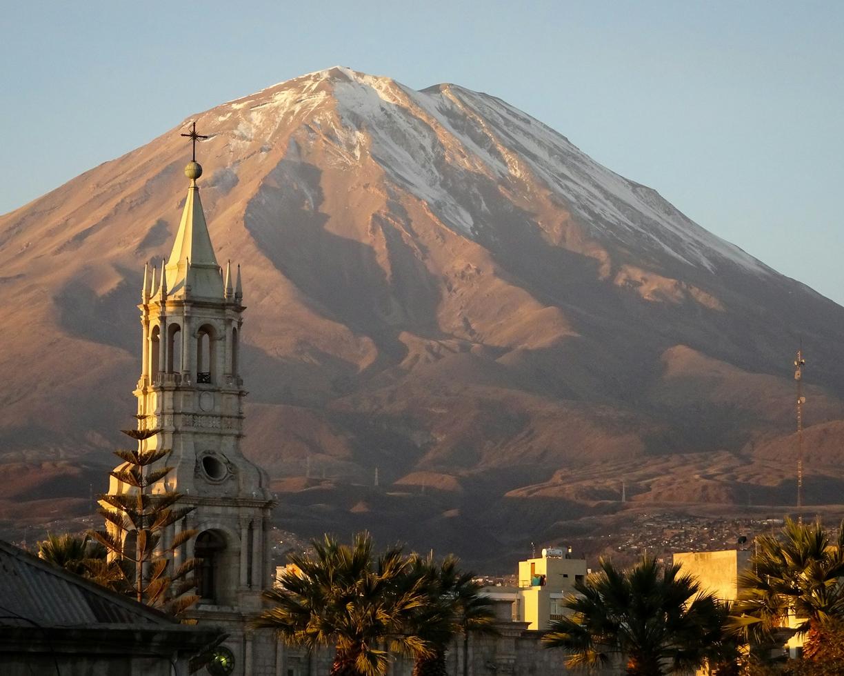 Peru. Spacer po Arequipie: sekrety architektury z białego sillar.