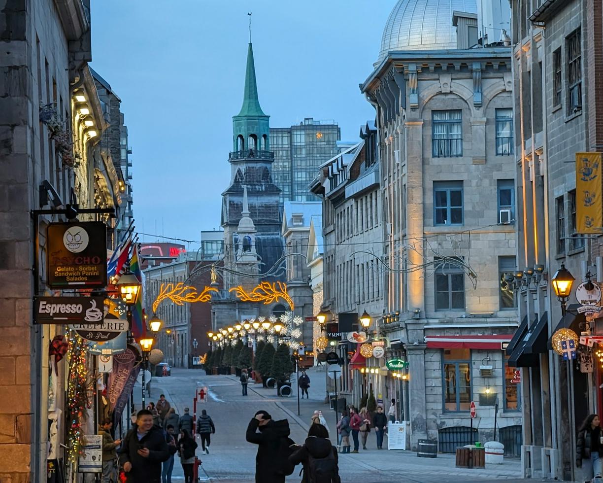 Kanada. Poutine w Montrealu: od klasyki po gourmet – przewodnik po najlepszych miejscach