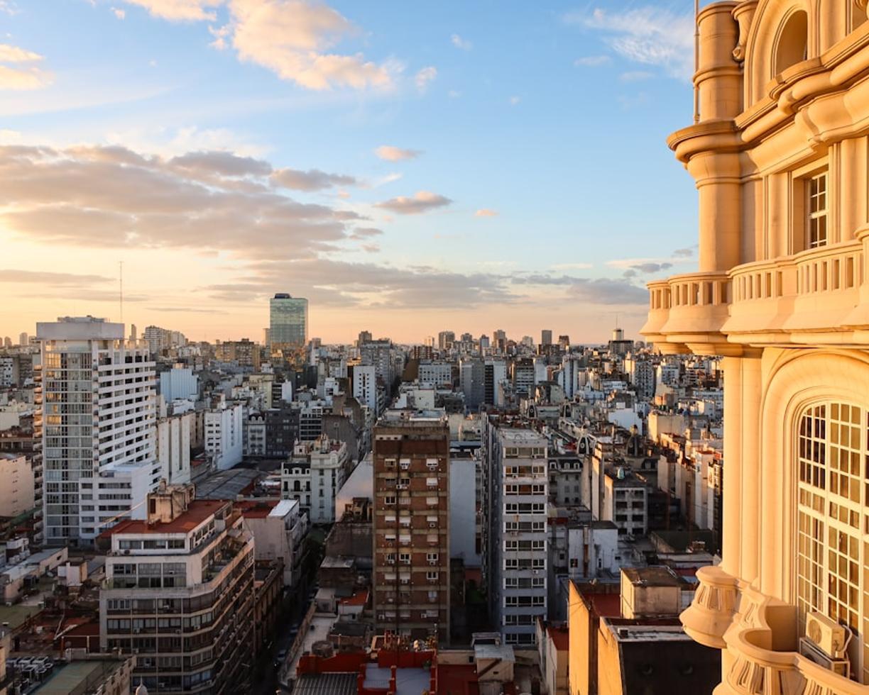 Widok na Buenos Aires z tancerzami tanga