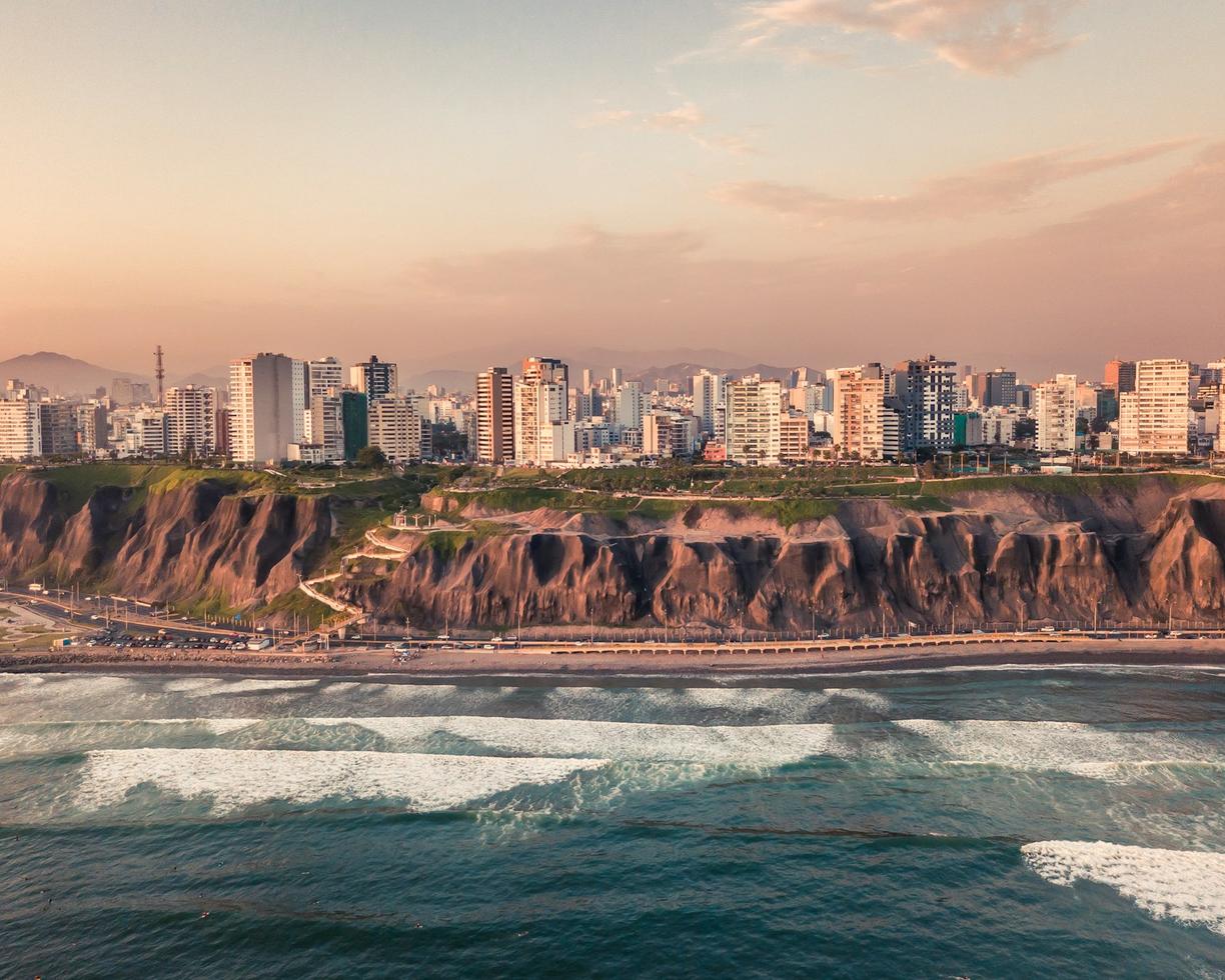 Peru. Surfing dla początkujących w Limie: Najlepsze szkółki na plaży Makaha