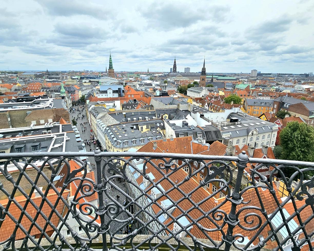 Dania. Ceny w Odense 2025/26: Ile kosztuje wstęp do domu Andersena, obiad i transport?