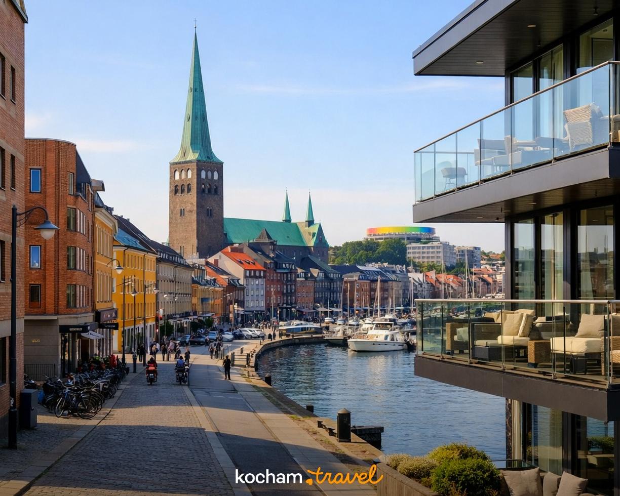 Ilustracja do tematu: Gdzie nocować w Aarhus w Danii? Hotele na każdą kieszeń: od budżetowych opcji po luksusowe apartamenty.