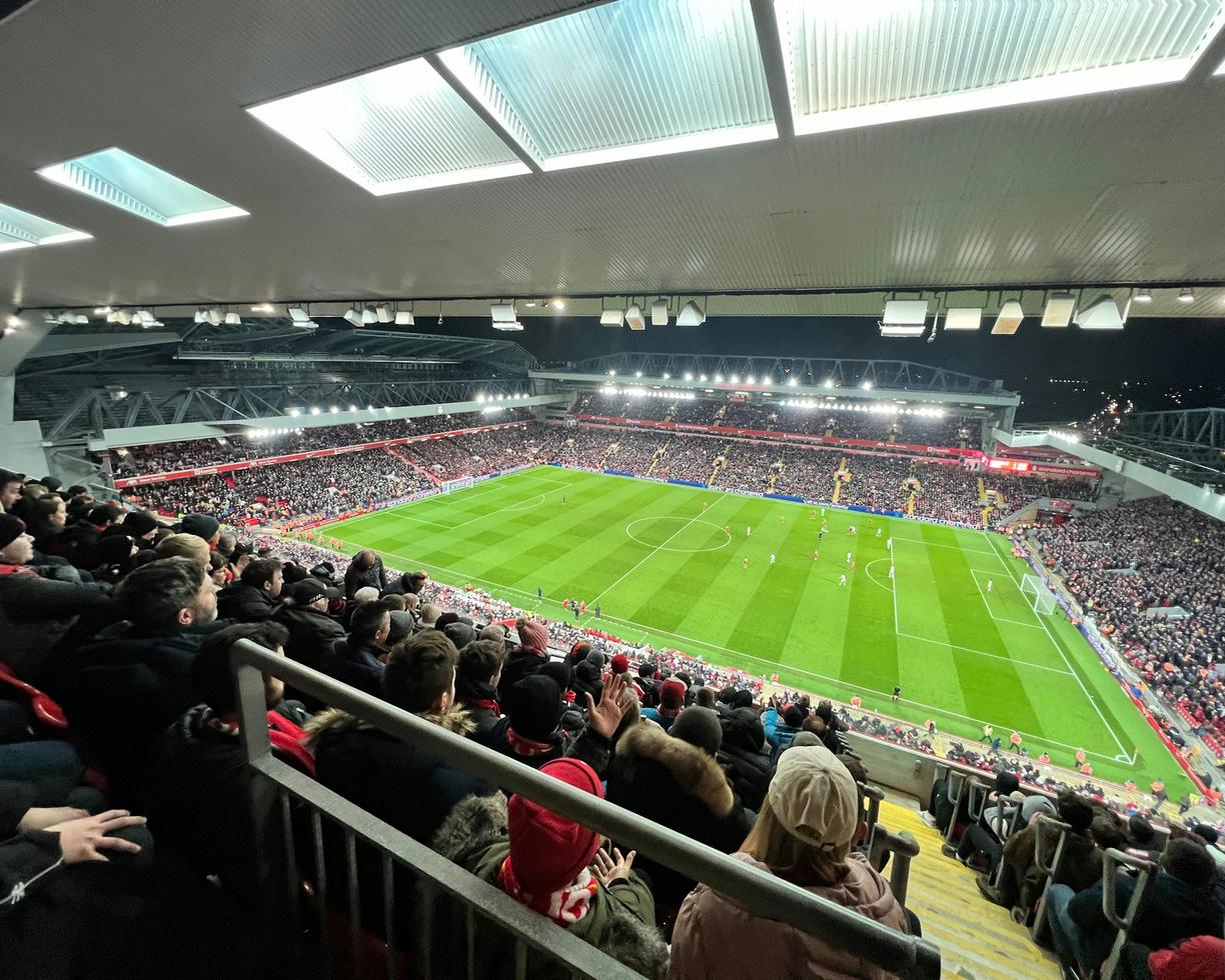 Piłka nożna w Liverpoolu: Jak zwiedzić stadion Anfield i Goodison Park?