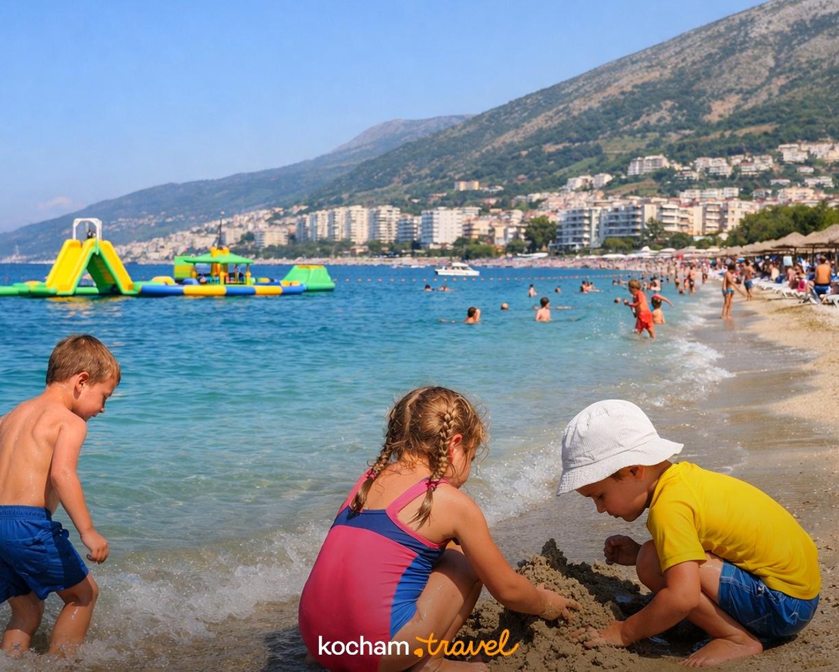 Ilustracja do tematu: Albania. Vlora z dziećmi – jakie atrakcje czekają na najmłodszych turystów?