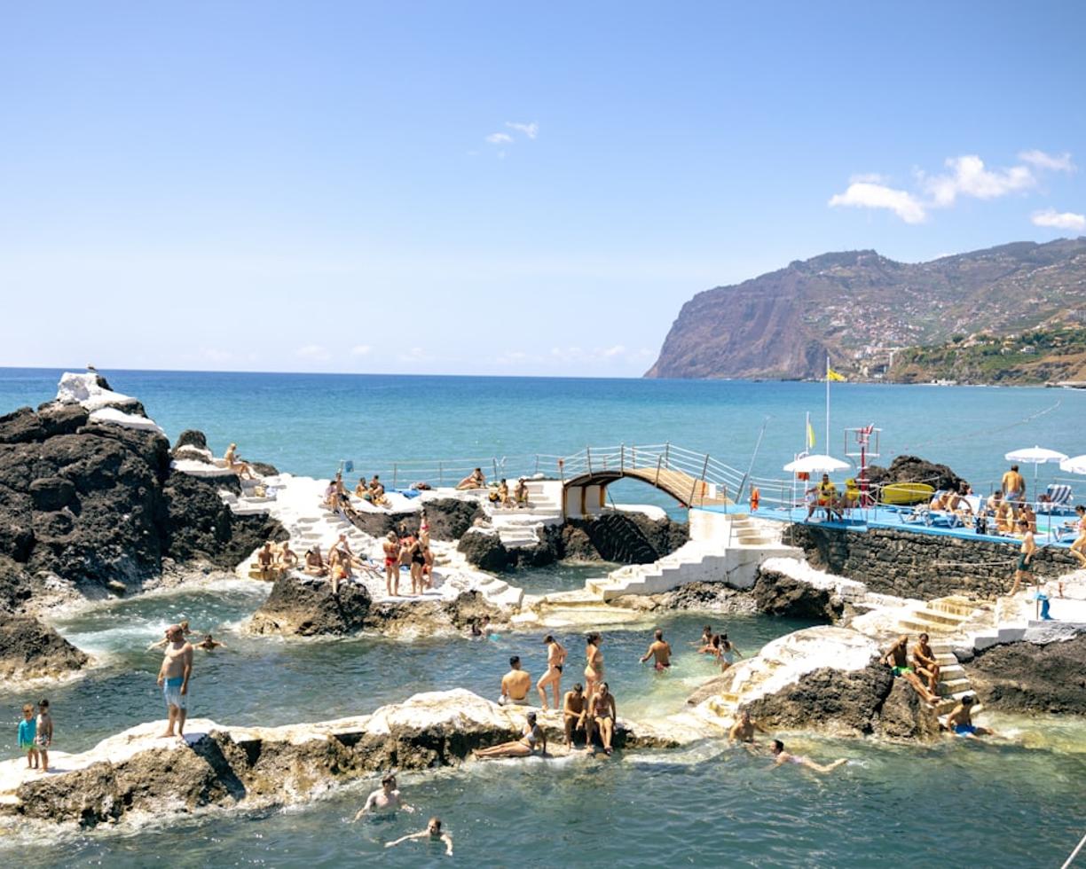 Plaża w Funchal, Madera, w słoneczny dzień