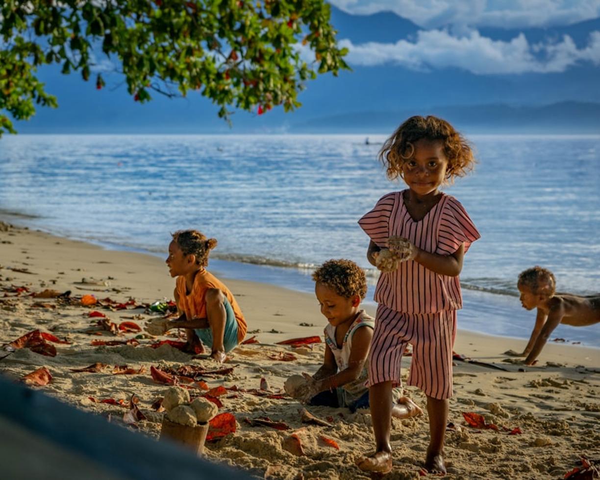 Eton Beach z dziećmi: Czy to bezpieczna plaża dla rodzin na Vanuatu?