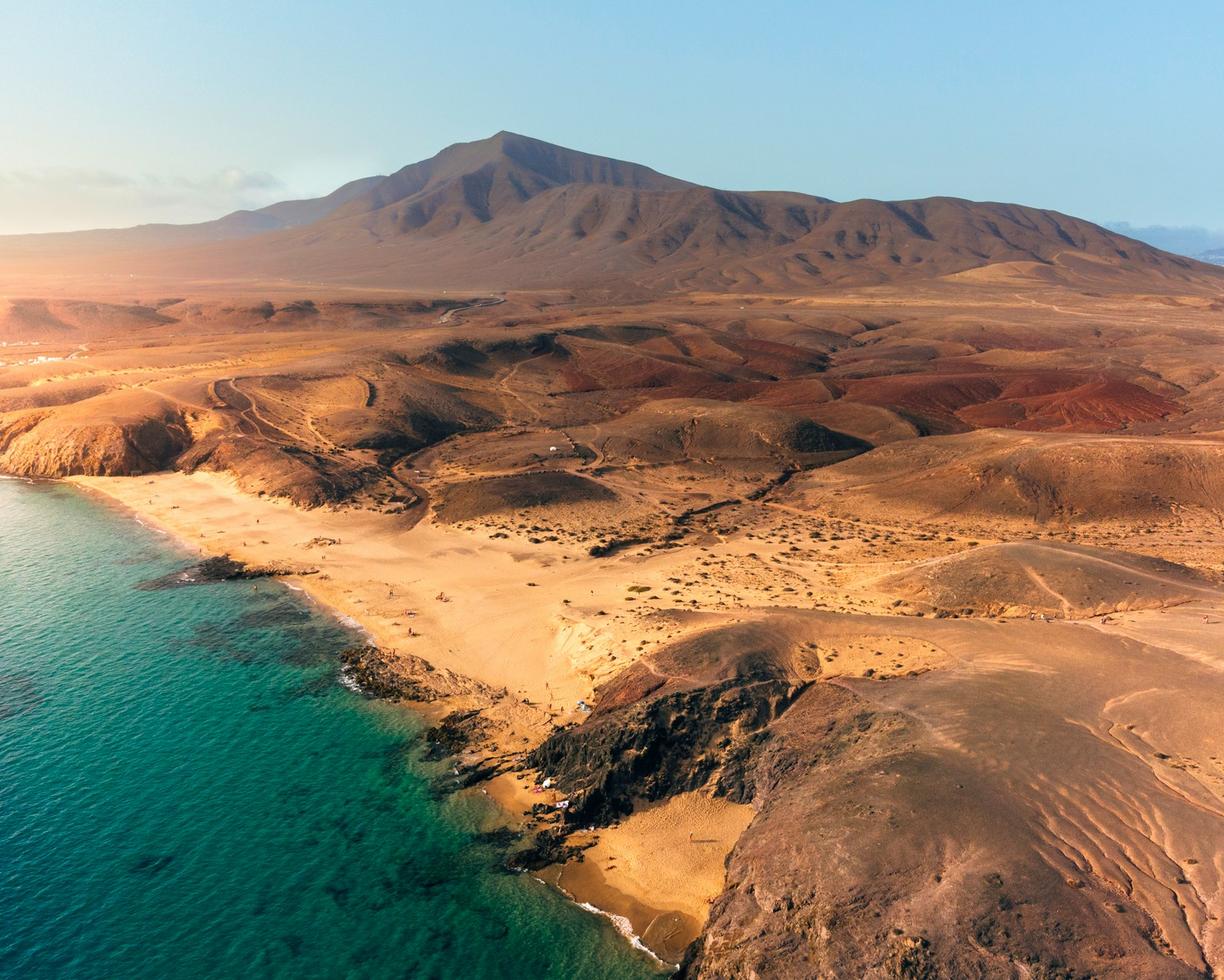 Hiszpania. Najpiękniejsze plaże na Lanzarote: Papagayo, Famara i czarne plaże wulkaniczne