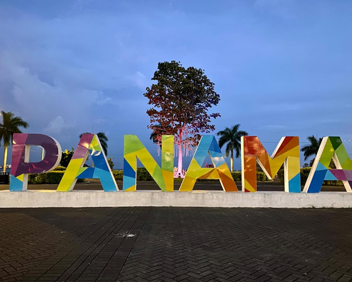 Ceny w Panama City 2025/26: Ile kosztuje wstęp na Kanał Panamski i przejazd Uberem?