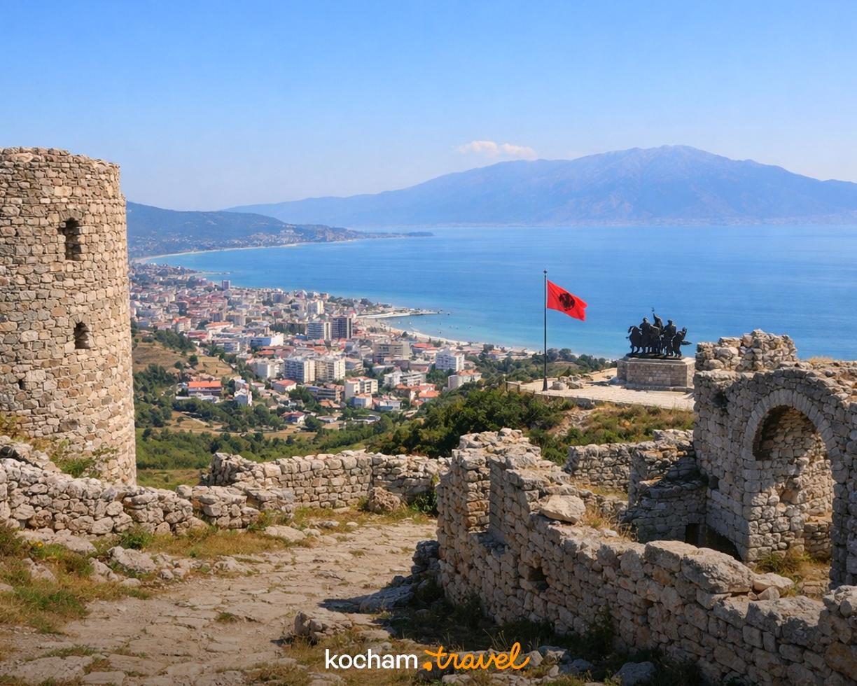 Ilustracja do tematu: Albania. Vlora dla miłośników historii: od zamku Kanina po ślady niepodległości