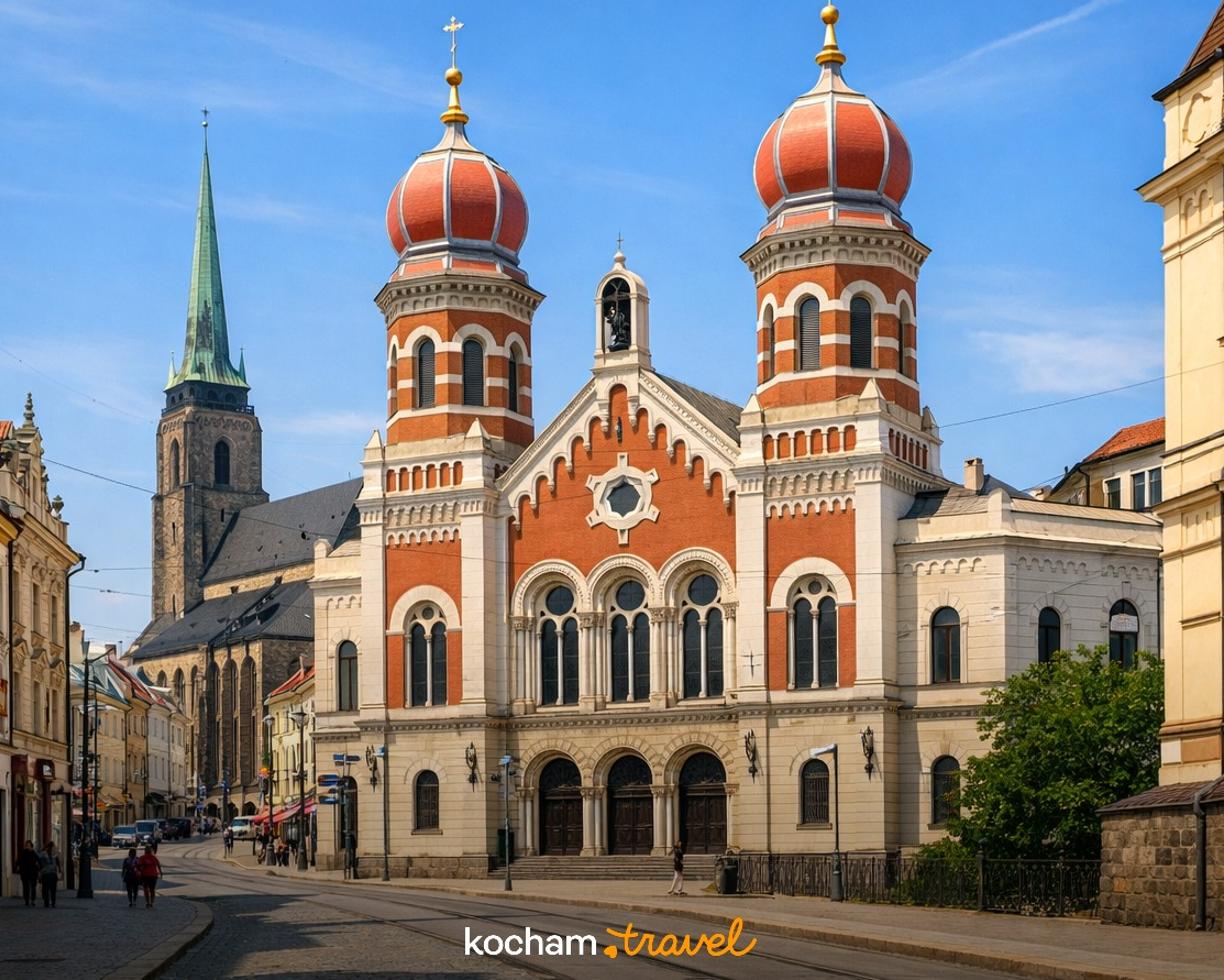 Ilustracja do tematu: City break z Wrocławia: czeskie Pilzno - śladami unikalnej architektury i historii Wielkiej Synagogi