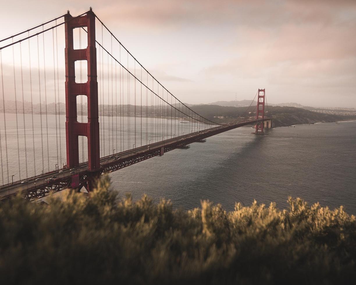 San Francisco: jak dojechać i gdzie spać — przejrzysty plan?