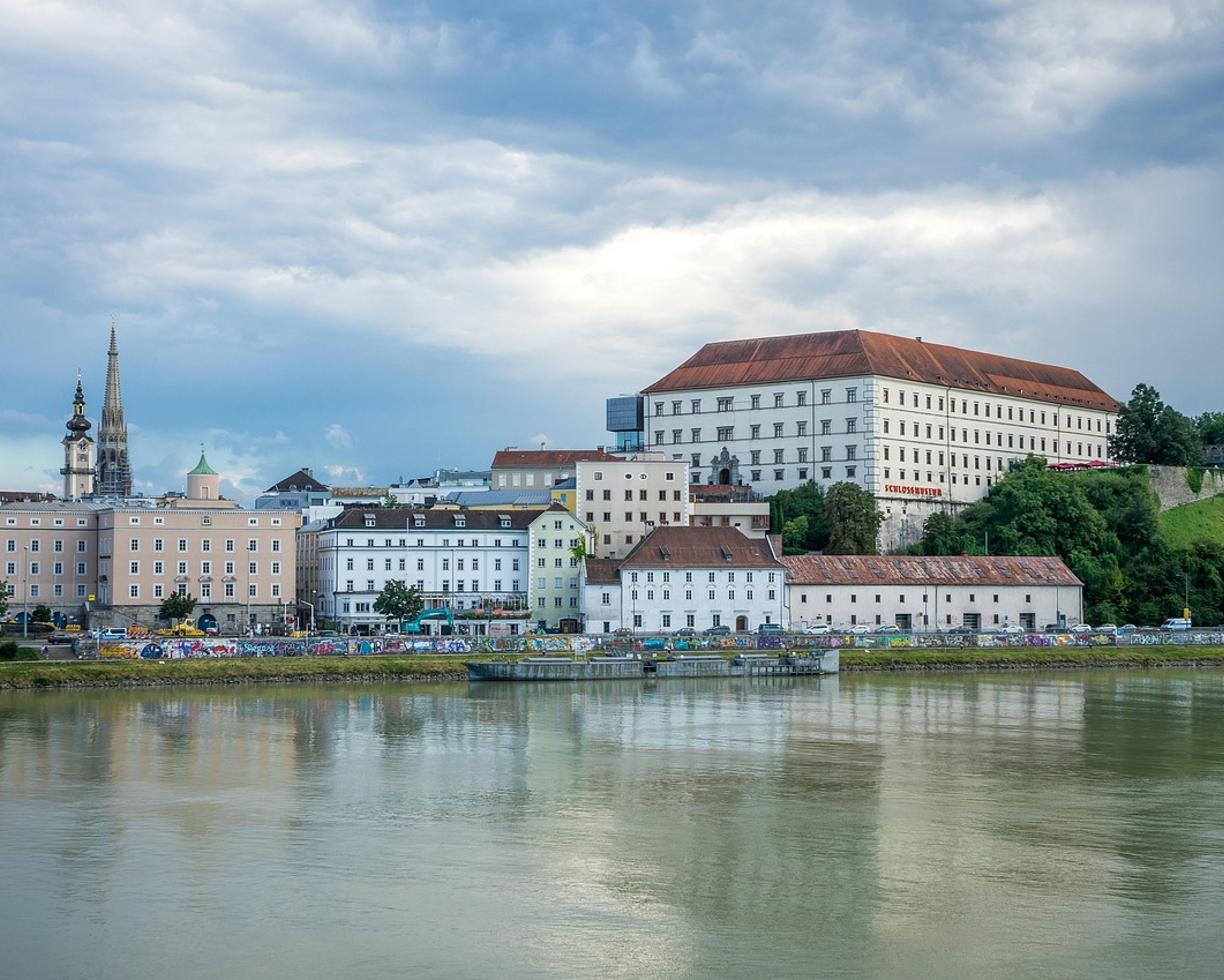 Linz: jak dojechać i gdzie spać — przejrzysty plan?