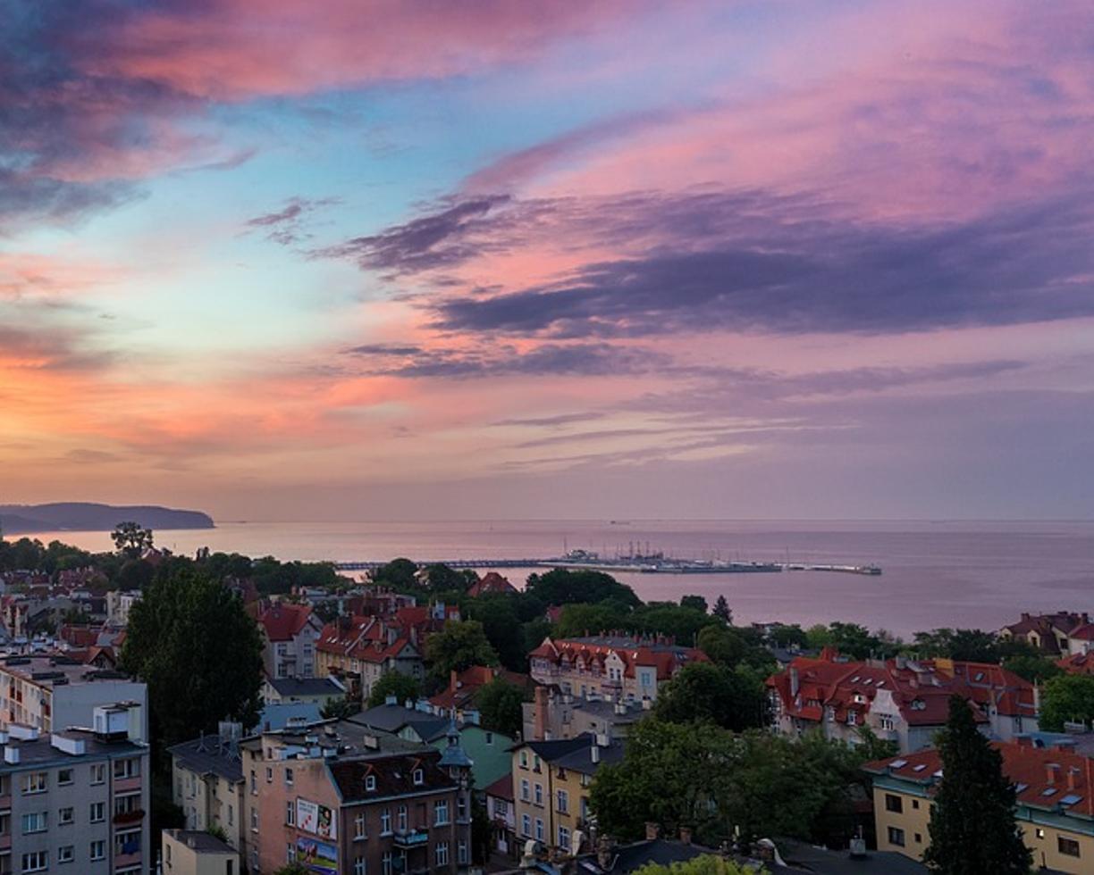 Sopot: jak dojechać i gdzie spać — przejrzysty plan?