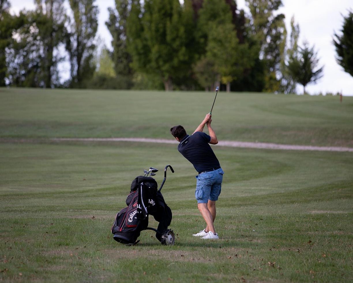 Jesienny golf trip: Oman – pakiety nocleg + green fee i logistyczne tipy