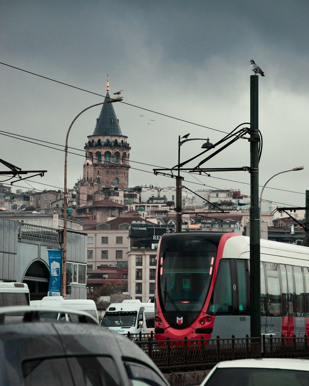 Nowoczesny tramwaj w Izmire, transport publiczny