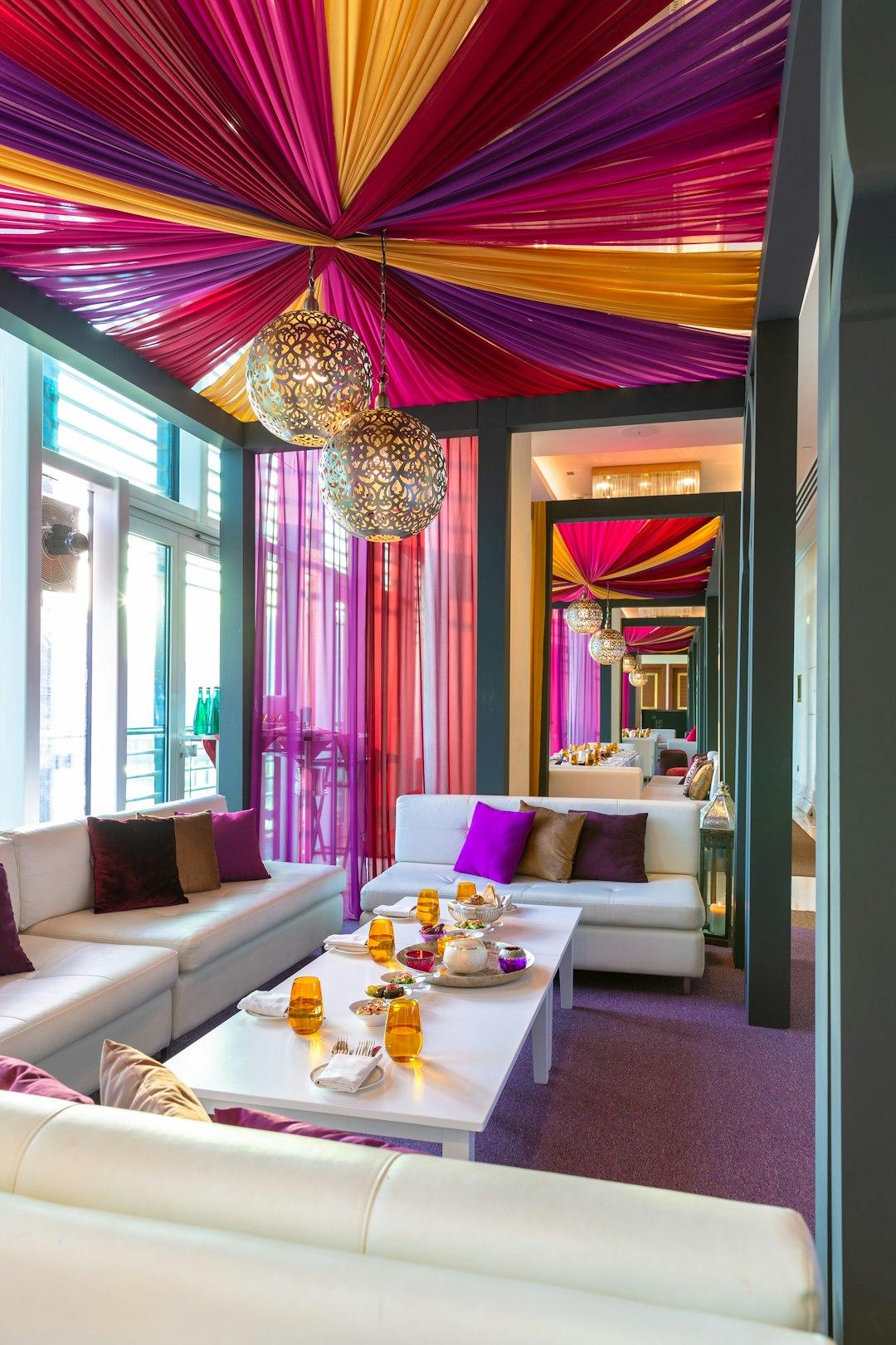 Obszar spa w luksusowym hotelu z relaksacyjną atmosferą