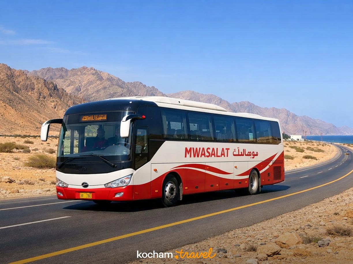 Autobus Mwasalat – Najtańsza Opcja Podróży w Sur