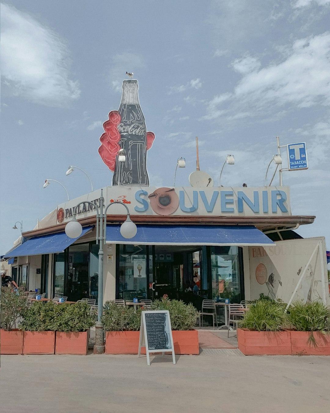 Restauracja z owocami morza i widokiem na ocean