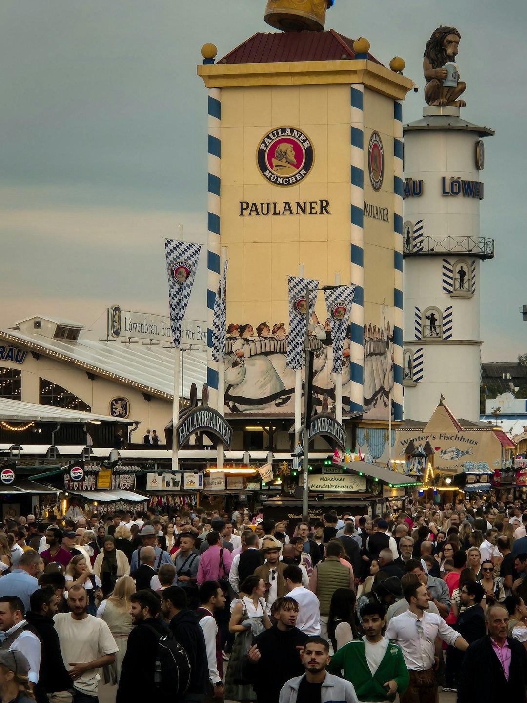 Browar Pilsner Urquell w Plzeň z odwiedzającymi