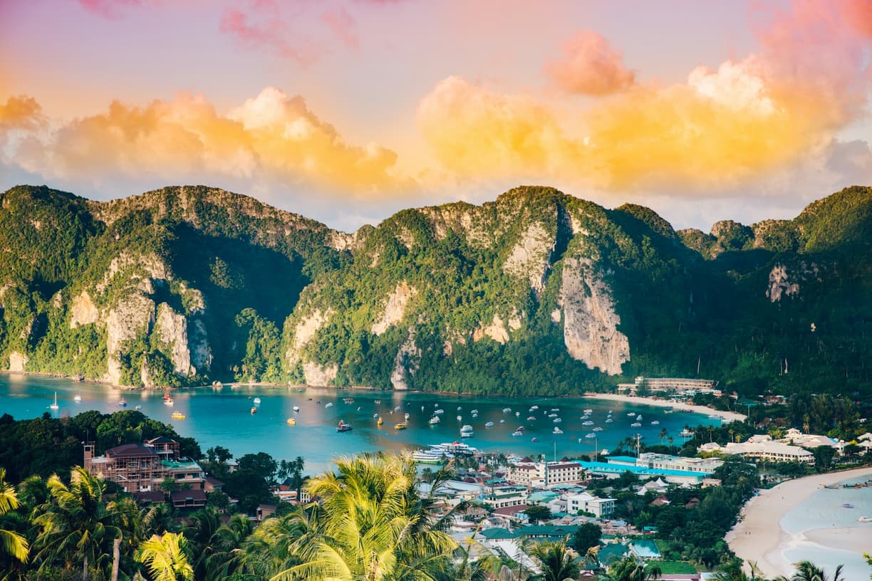 Wycieczka na wyspy Phi Phi z Phuket: Jak zorganizować i co zobaczyć?