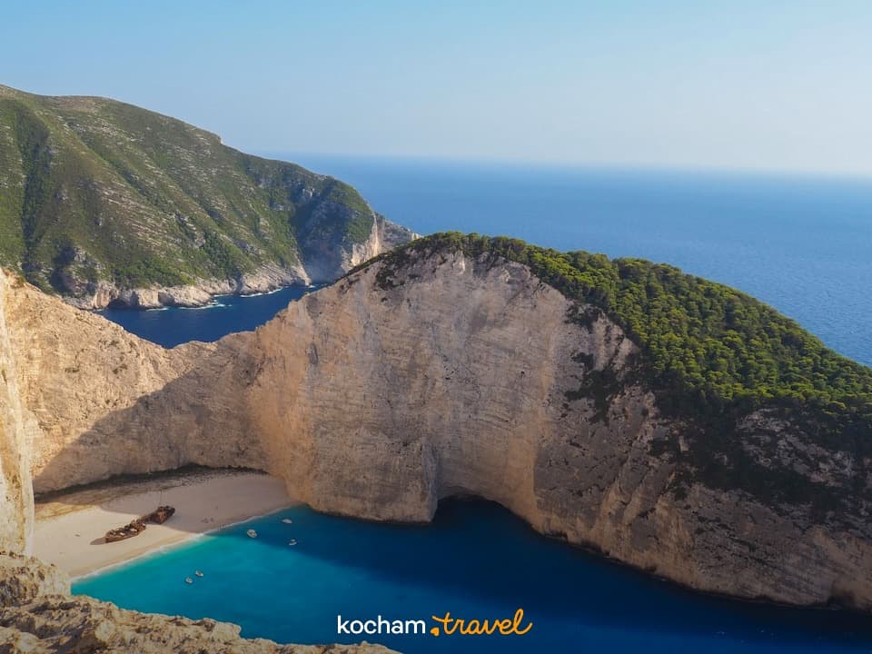 Plaża Navagio, wrak statku, turkusowa woda, białe klify Zakynthos