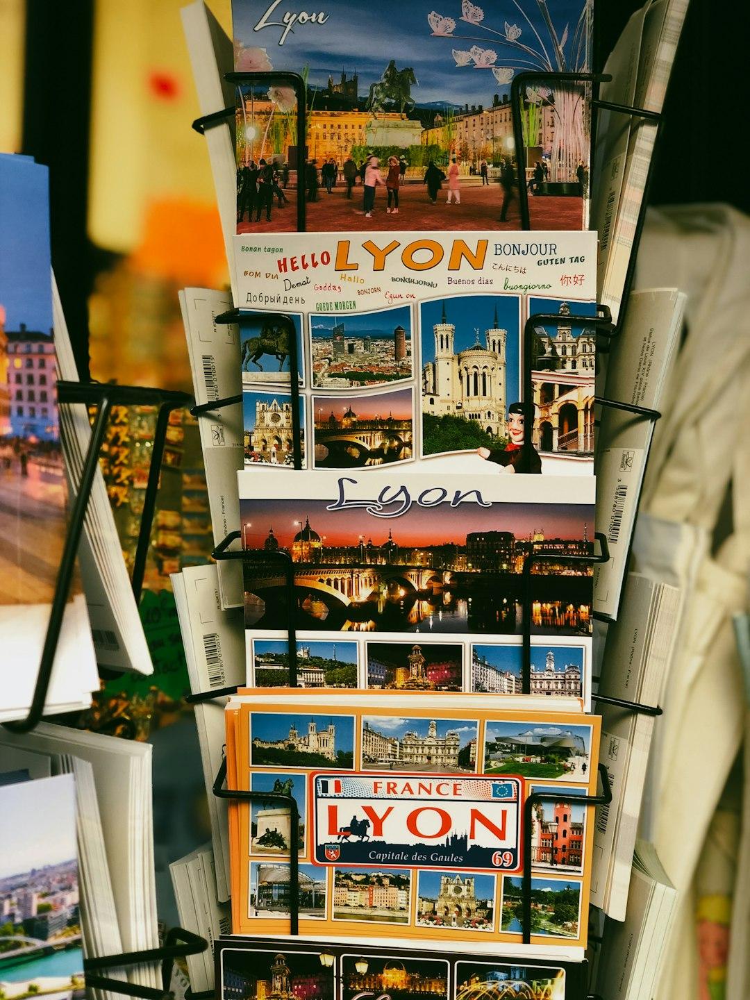 Ceny w Lyonie 2025/26: Ile kosztuje obiad w 'bouchon', bilet na metro i wino?