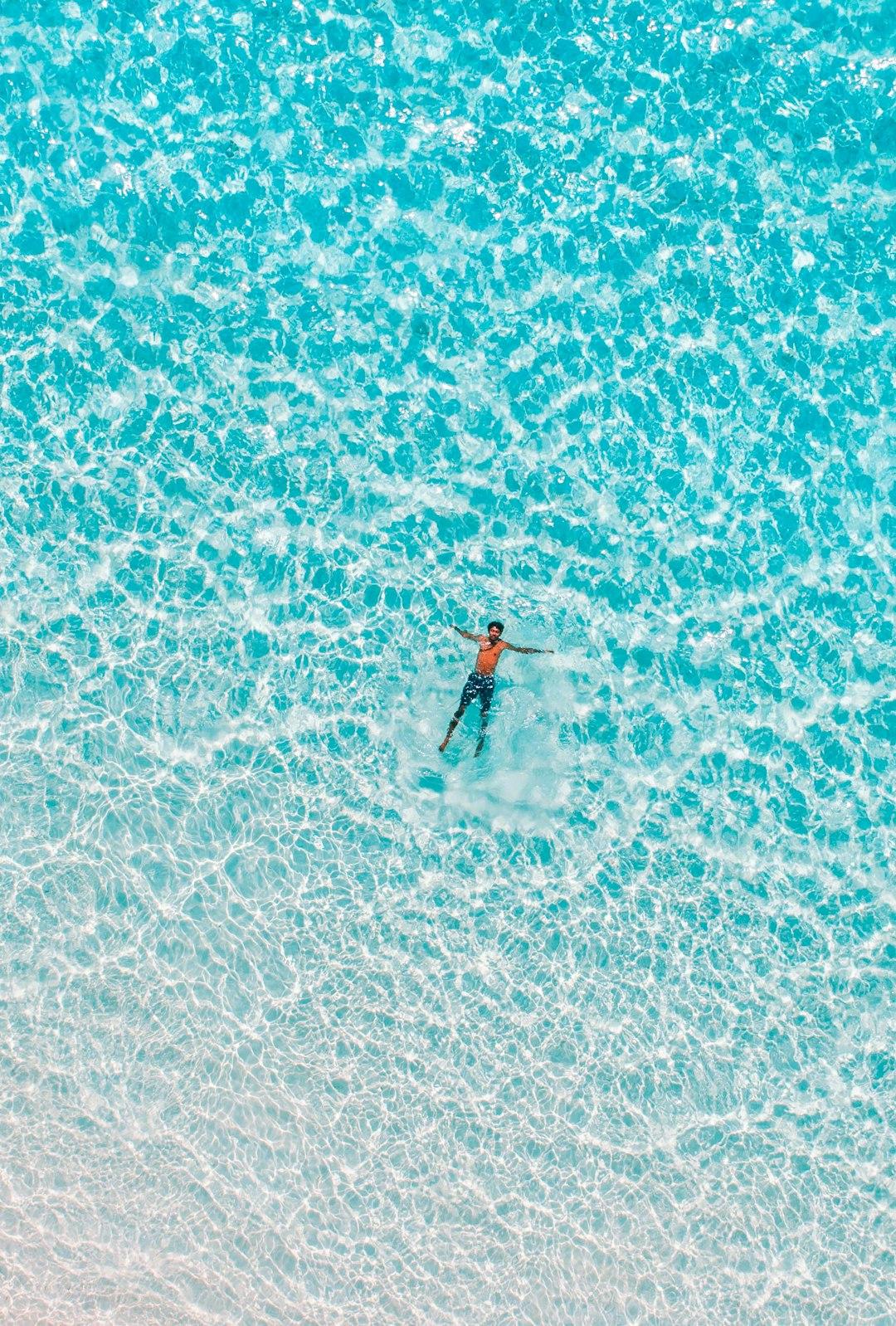 Surfing w Malediwach - wspaniałe fale