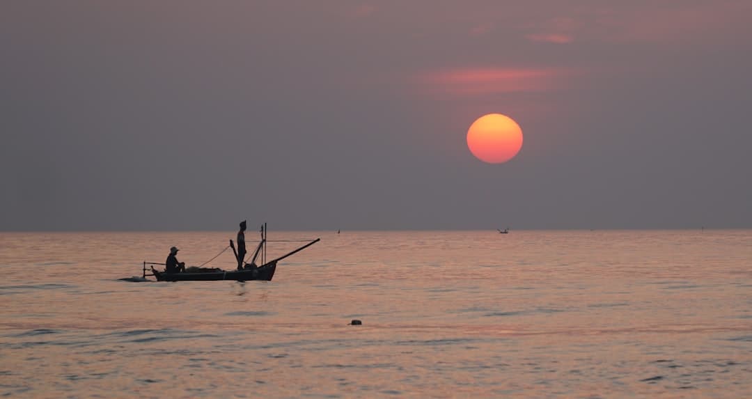 Zachód słońca nad plażą w Da Nang