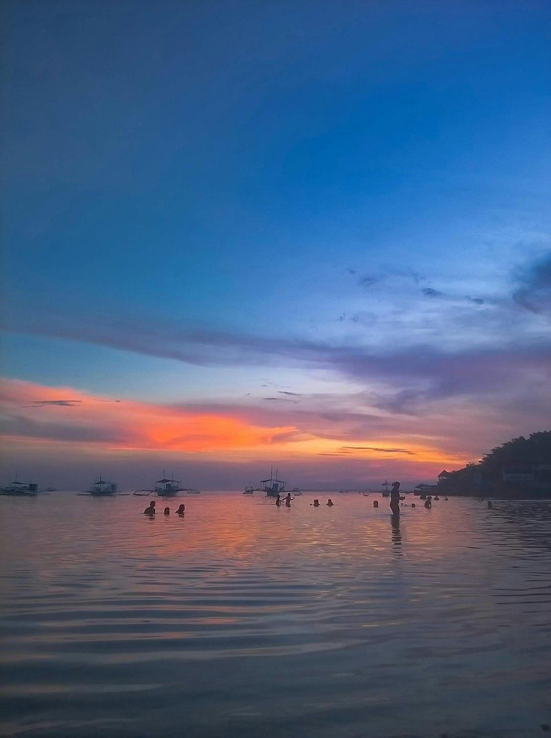 Plaża Phra Nang w Krabi przy zachodzie słońca
