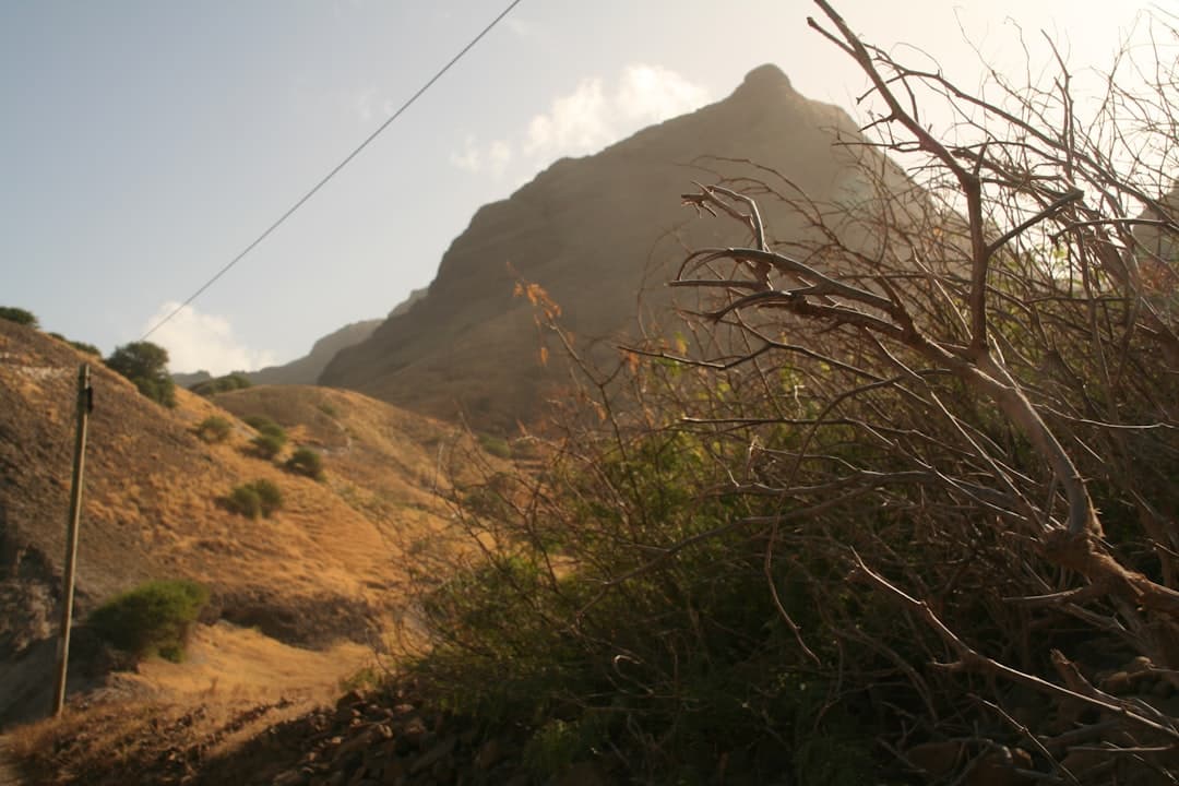 Rodzina wędrująca po górach w Cape Verde