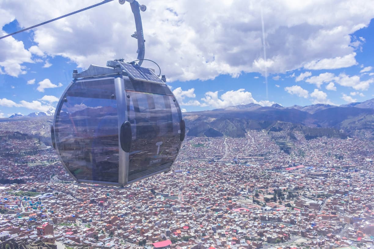 Boliwia. Ceny w La Paz 2025/26: Ile kosztuje przejazd kolejką Teleférico, obiad i pamiątki?