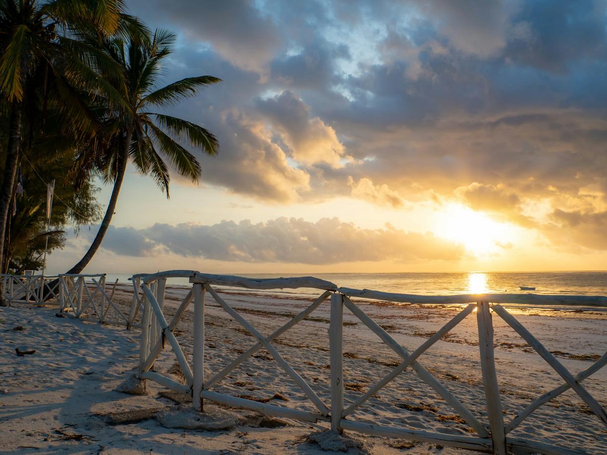 Kitesurfing na Diani Beach: Najlepsze spoty i warunki wiatrowe w Kenii