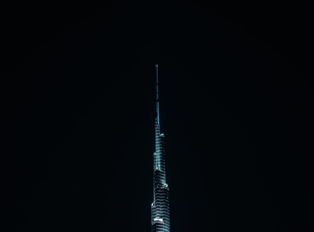 Widok z Burdż Chalifa na Dubaj w nocy