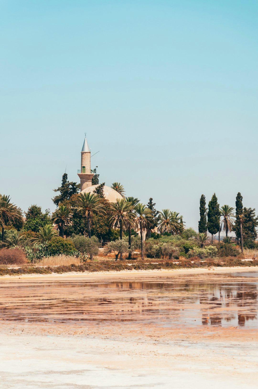 Architektura meczetu Hala Sultan Tekke nad słonym jeziorem, Cypr