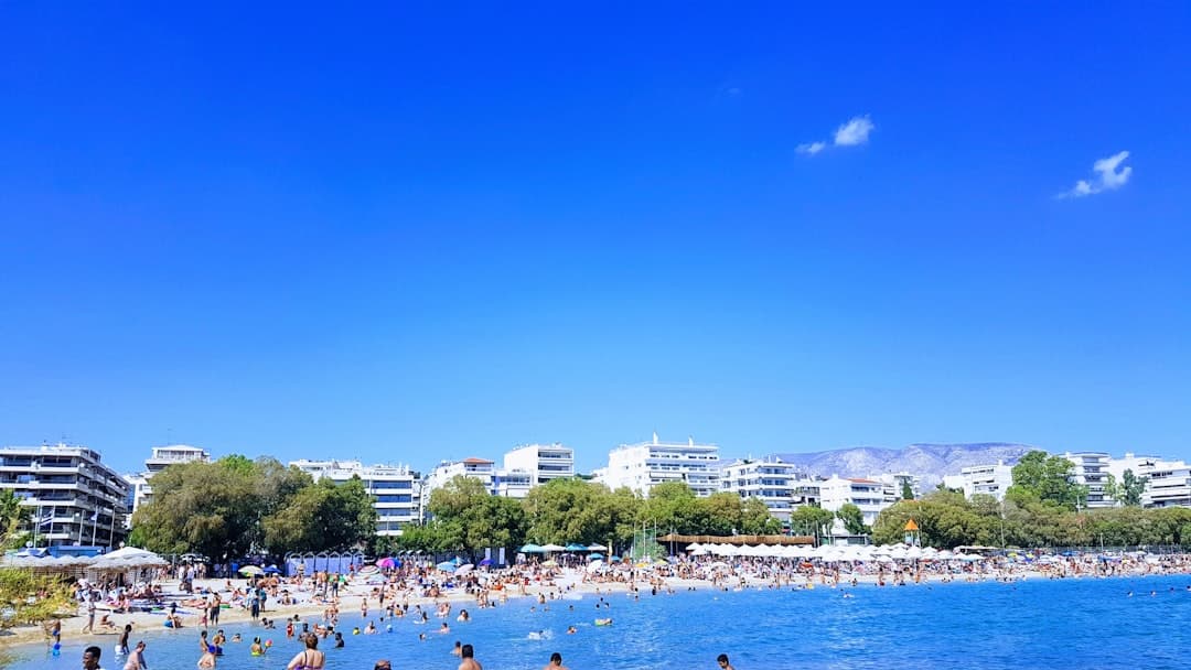 Piaszczysta plaża w Atenach